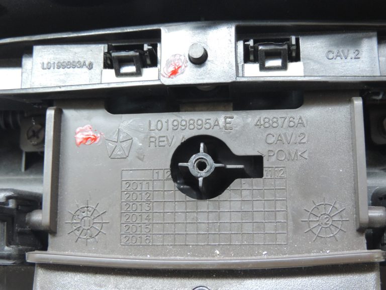 Lancia Thema II Chrysler 300 centrālā roku balsta glabāšanas nodalījuma atvēršanas roktura slēdzis