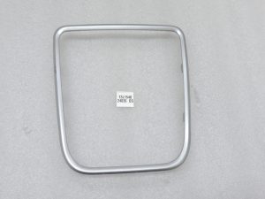 Lancia Thema II Chrysler 300 centrālās konsoles aizmugurējā vāka gredzens