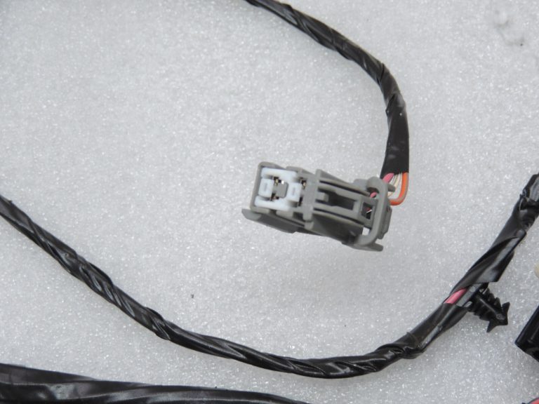 Lancia Thema II Chrysler 300 centrālās konsoles vadu instalācija L0200047AE