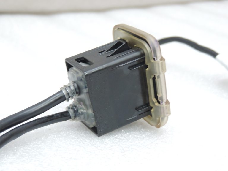 Lancia Thema II Chrysler 300 centrālās konsoles glabāšanas nodalījums USB AUX ieeja Ar kabeli
