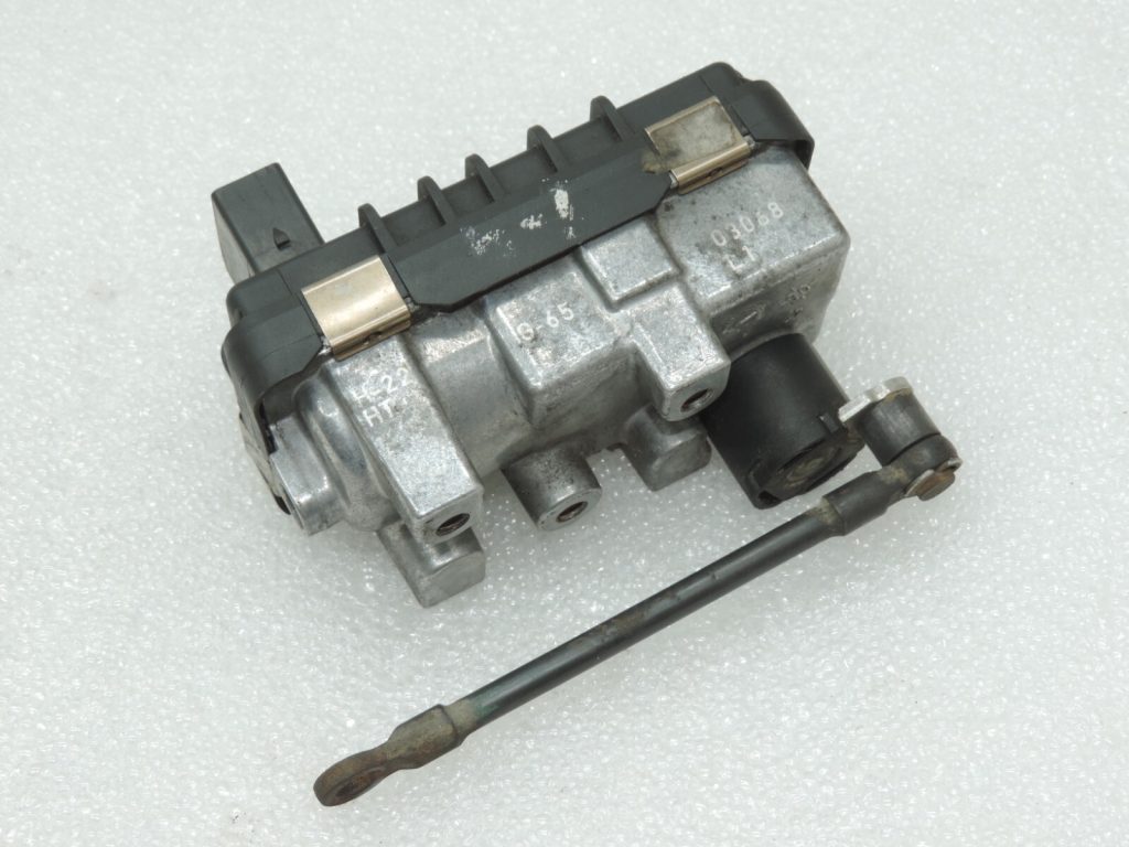 Oriģinālais Chrysler Voyager V (RT) 2.8 CRDi turbokompresora piepūtēja regulatora regulators