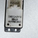 Isuzu Trooper Opel Monterey Aizmugurējā elektriskā loga slēdzis 8970983422
