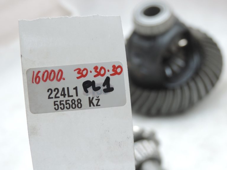 Jeep Grand Cherokee WG 2.7 CRD aizmugurējā diferenciāļa attiecība 3.55 5019855AA