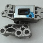 Oriģinālais Jeep Renegade BU 2.0 MJet motora stiprinājums 520303240 52070967