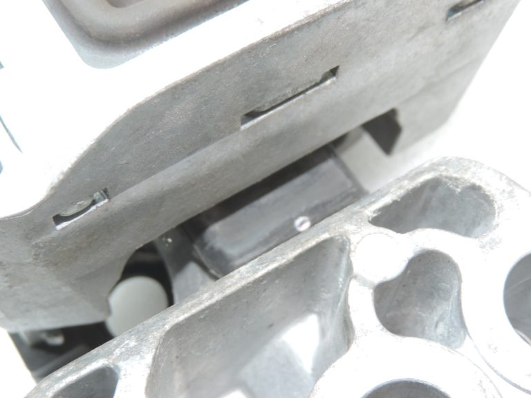 Oriģinālais Jeep Renegade BU 2.0 MJet motora stiprinājums 520303240 52070967