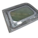 Jeep Renegade Aizmugures labās puses C-stilba ceturtdaļas stikls 51953868 AR DEFEKTU