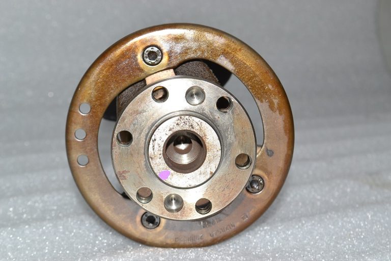Opel X14XE Z14XE kloķvārpsta ar gultni 93190144 24467155 9242091 24454280