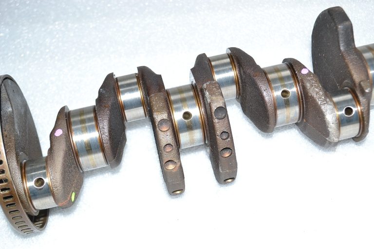 Opel X14XE Z14XE kloķvārpsta ar gultni 93190144 24467155 9242091 24454280