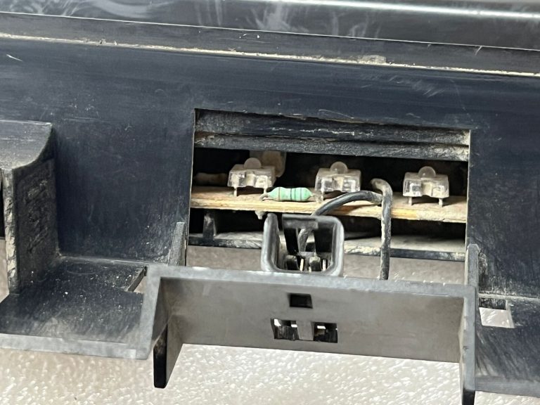 Opel Kombo trešais bremžu lukturis (kreisais) 9199781 09179553