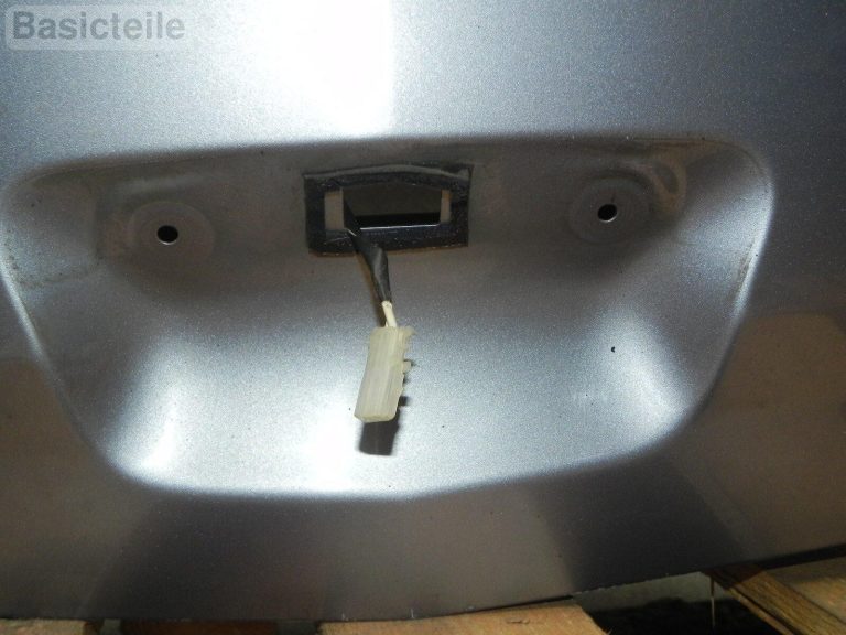 Opel Corsa D 5-tūres hečbeks aizmugurējā bagāžnieka vāks gaiši sudraba krāsā 163 Bagāžnieks