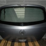 Opel Corsa D 5-tūres hečbeks aizmugurējā bagāžnieka vāks gaiši sudraba krāsā 163 Bagāžnieks