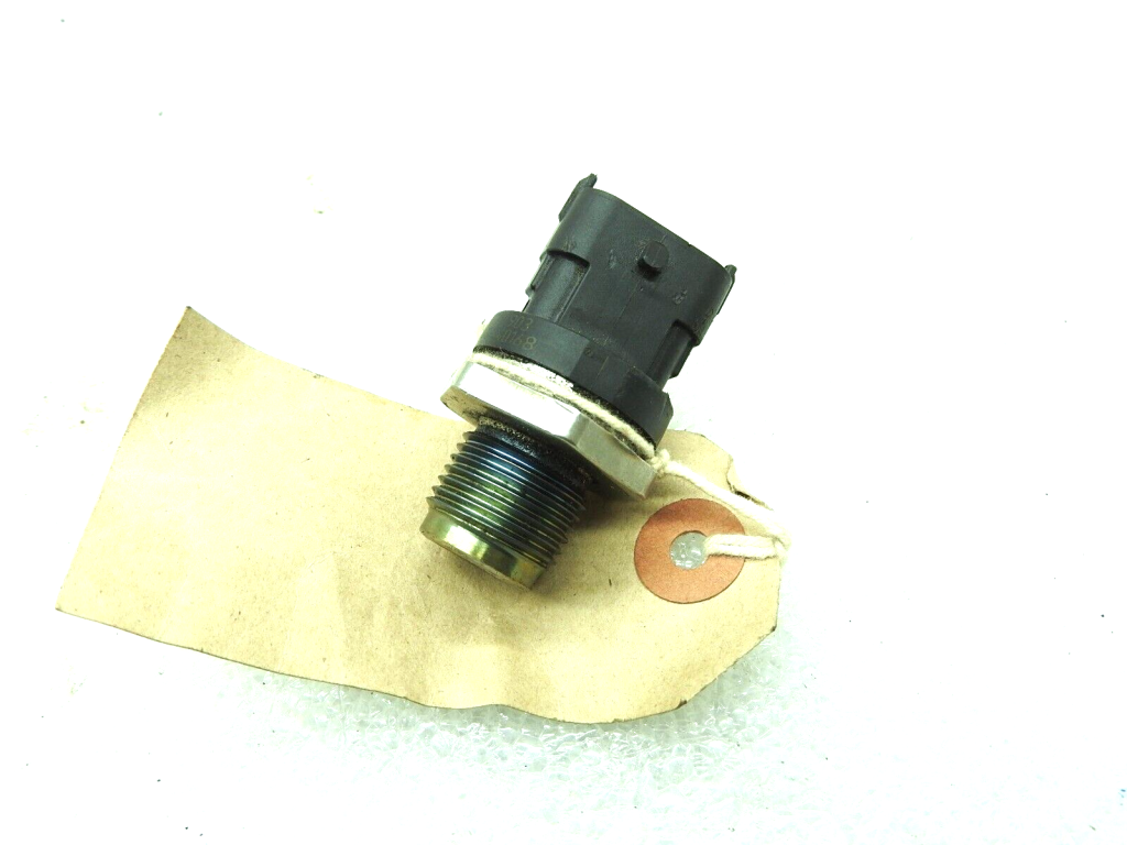 Oriģinālais Bosch degvielas spiediena sensors Alfa Fiat Lancia Opel Saab 0281002903