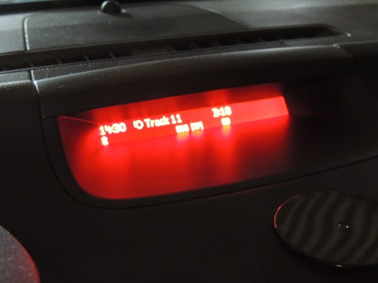 Oriģinālais Opel Meriva B CD300 Radio 20984175, 1780742 ar drošības kodu
