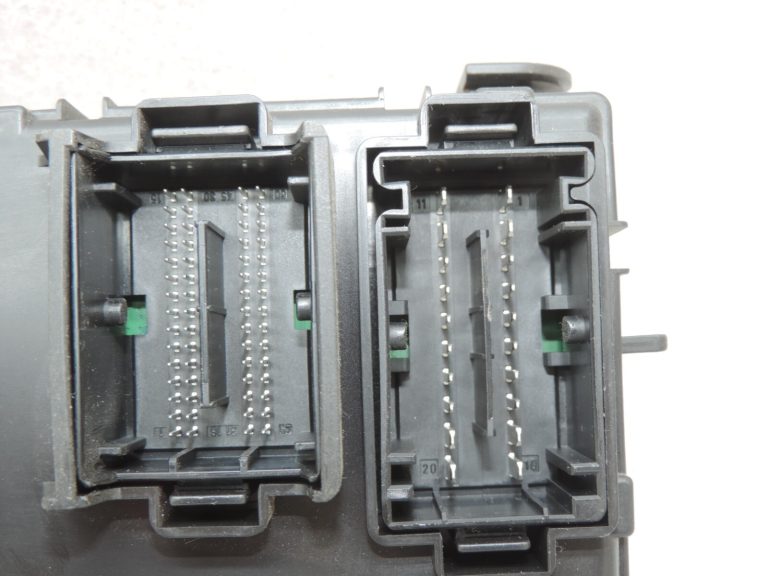 Oriģinālais Opel Meriva B komforta vadības bloks BCM 13349932