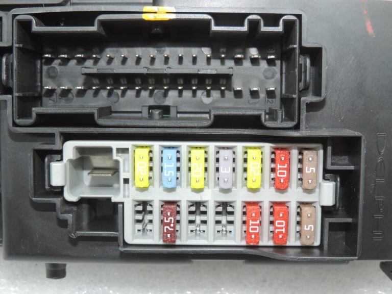 Oriģinālais Opel Meriva B komforta vadības bloks BCM 13349932
