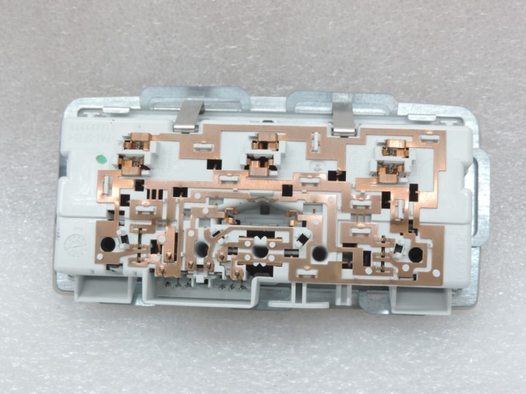 Oriģinālais Opel Meriva B aizmugurējais salona apgaismojums 13285096, 13502458, 13360606