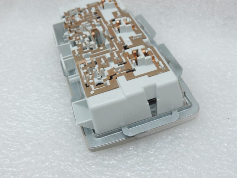 Oriģinālais Opel Meriva B aizmugurējais salona apgaismojums 13285096, 13502458, 13360606