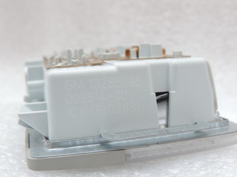Oriģinālais Opel Meriva B aizmugurējais salona apgaismojums 13285096, 13502458, 13360606