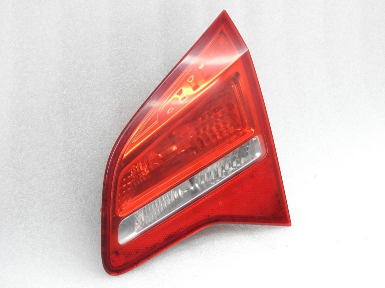 Aizmugurējais lukturis, labajā pusē OPEL MERIVA B 13260841 13435486 13307492