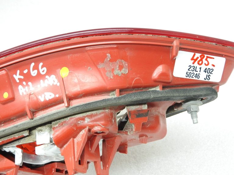 Aizmugurējais lukturis, labajā pusē OPEL MERIVA B 13260841 13435486 13307492
