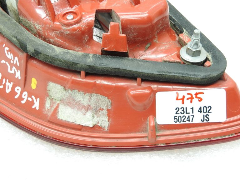 Aizmugurējais lukturis kreisajā pusē priekš OPEL MERIVA B 13260838