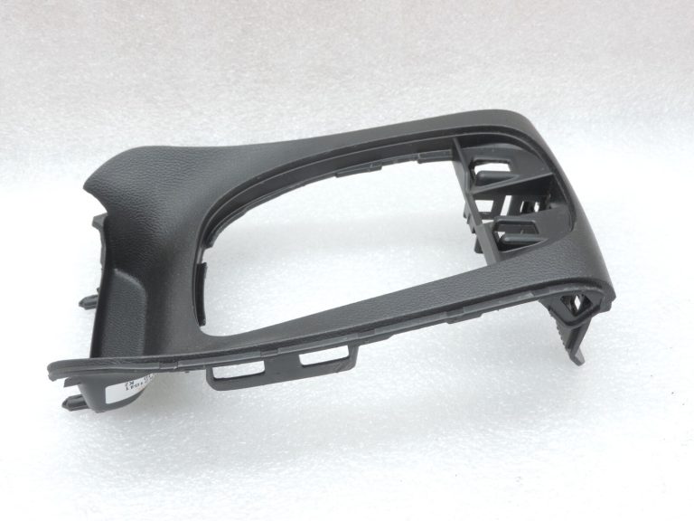 Oriģinālais Opel Meriva B centrālās konsoles pārnesumu sviras pārsegs 13315547 13258302