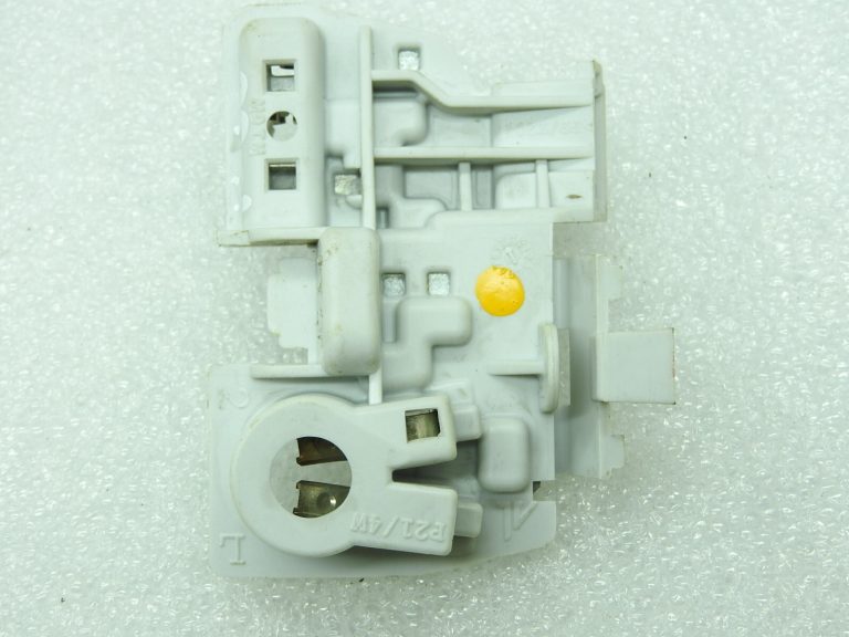 Lukturu turētājs aizmugurējais kreisais iekšējais Opel Meriva B 13307503