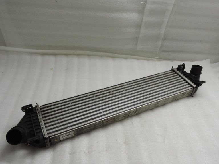 Oriģināls starpdzesētājs VOLVO C30 C70 II S40 II V40, V50 1.6D/2.0D 01.04-