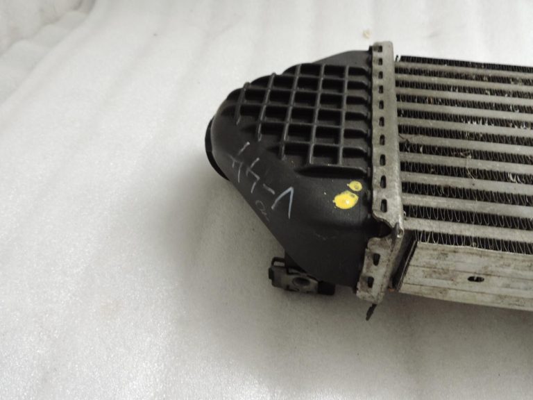 Oriģināls starpdzesētājs VOLVO C30 C70 II S40 II V40, V50 1.6D/2.0D 01.04-