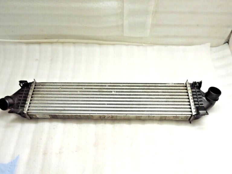 Oriģināls starpdzesētājs VOLVO C30 C70 II S40 II V40, V50 1.6D/2.0D 01.04-