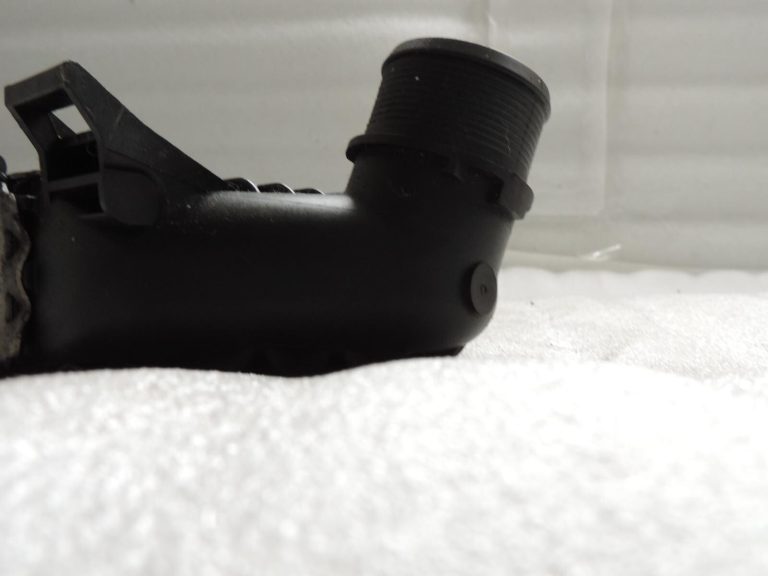 Oriģināls starpdzesētājs VOLVO C30 C70 II S40 II V40, V50 1.6D/2.0D 01.04-