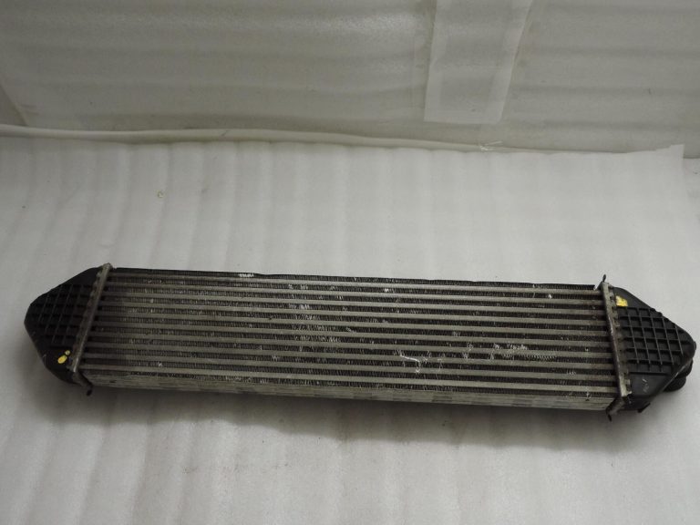 Oriģināls starpdzesētājs VOLVO C30 C70 II S40 II V40, V50 1.6D/2.0D 01.04-