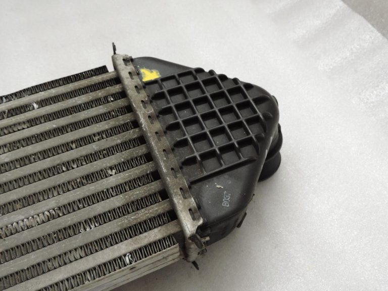 Oriģināls starpdzesētājs VOLVO C30 C70 II S40 II V40, V50 1.6D/2.0D 01.04-