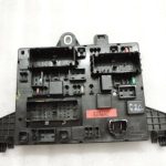 Opel Astra J Aizmugurējā drošinātāju kārba Releju kaste 13368651 13343949 RN