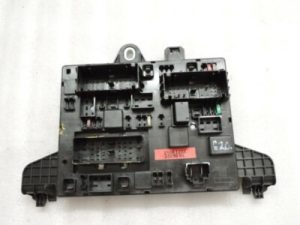 Opel Astra J Aizmugurējā drošinātāju kārba Releju kaste 13368651 13343949 RN