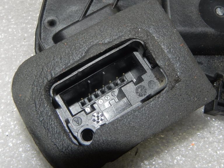 Oriģinālā oriģinālā oriģināla Detaļa Kiekert AG durvju slēdzene priekšējā labā Audi Skoda Seat VW 5K1837016D