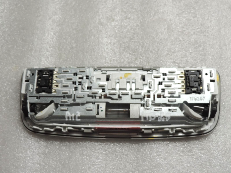 Mercedes W212 S212 C218 aizmugurējais interjera aizmugurējais apgaismojums Interjera apgaismojums A2128205001