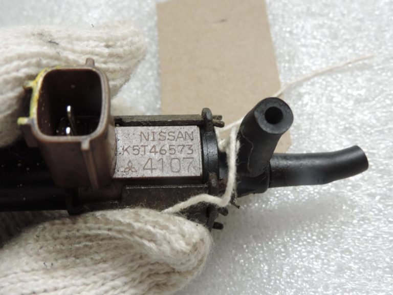 Mazda 6 GG GY MPV Nissan X Trail T30 Vakuuma vārsts K5T46573 K5T46591 Solenoīds