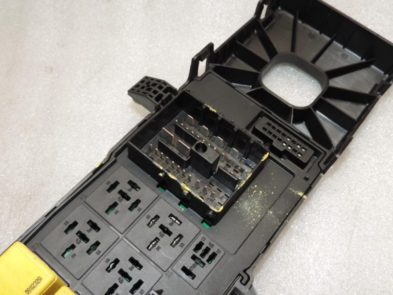 Saab 9-3 vadības bloks 12798346 Distribution Control unit