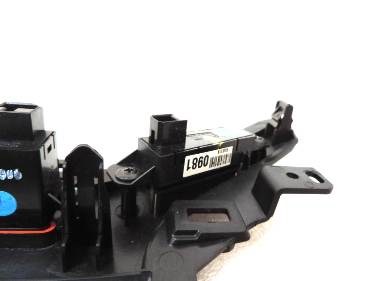 Chevrolet Cruze apdares vāciņš sloksne gaisa kondicionēšanas vadības panelis 96946547 Trim