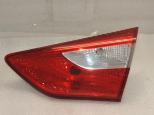 Hyundai i30 aizmugurējais lukturis Aizmugurējais lukturis Bremžu gaisma labajā pusē interjers