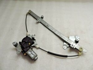 Nissan Almera N16 00-08 Logu regulatora motors priekšējais kreisais Logu regulators priekšējais kreisais