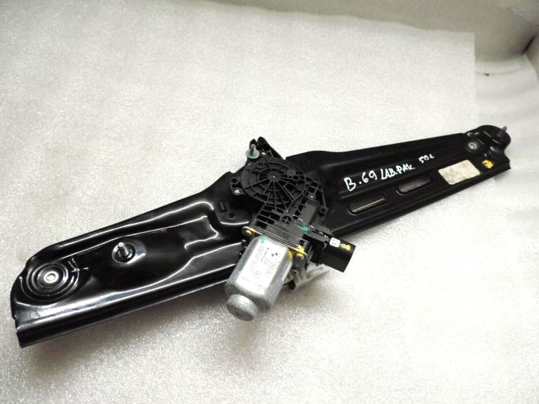 BMW X3 F25 Logu regulatora motors aizmugurējā labajā pusē 7258536 Logu regulators aizmugurējā labajā pusē