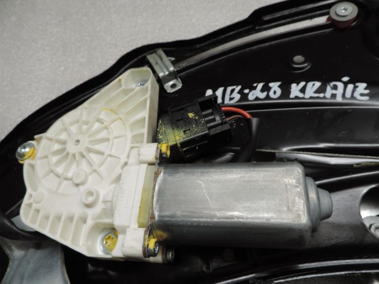 Mercedes A207 W207 C207 E klases kabriolets Aizmugurējais kreisais loga regulators A2076701903