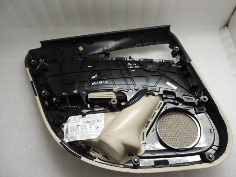 Audi A6 4G C7 Aizmugurējais labās puses durvju panelis 4G0867306 Aizmugurējais labās puses durvju panelis
