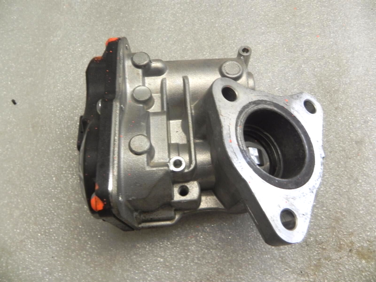 AS NEW ! 8Tkm Original 1.5 dCi EGR VALVE priekš Renault Dacia Nissan Mercedes
