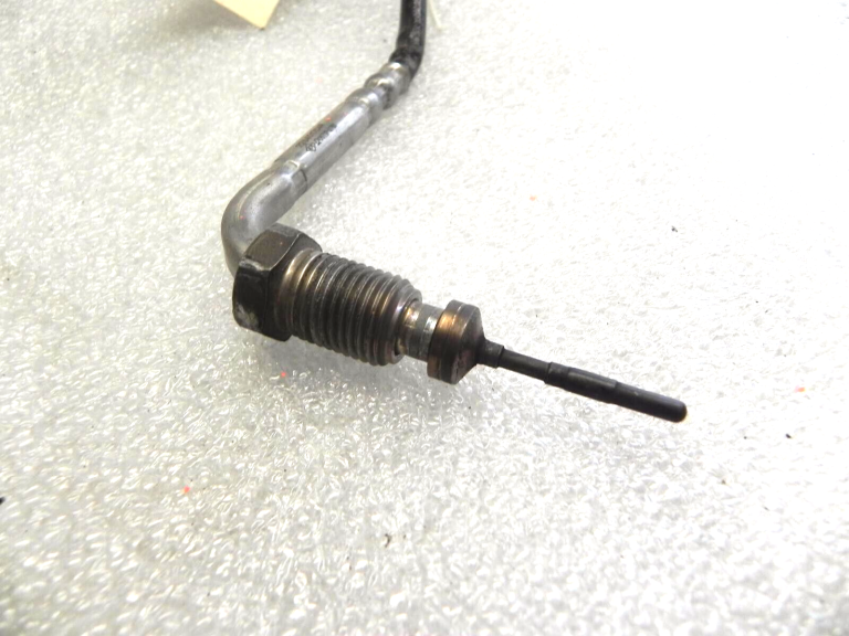 8Tkm oriģināls izplūdes gāzu temperatūras sensors Mercedes Renault Nissan 226401704R
