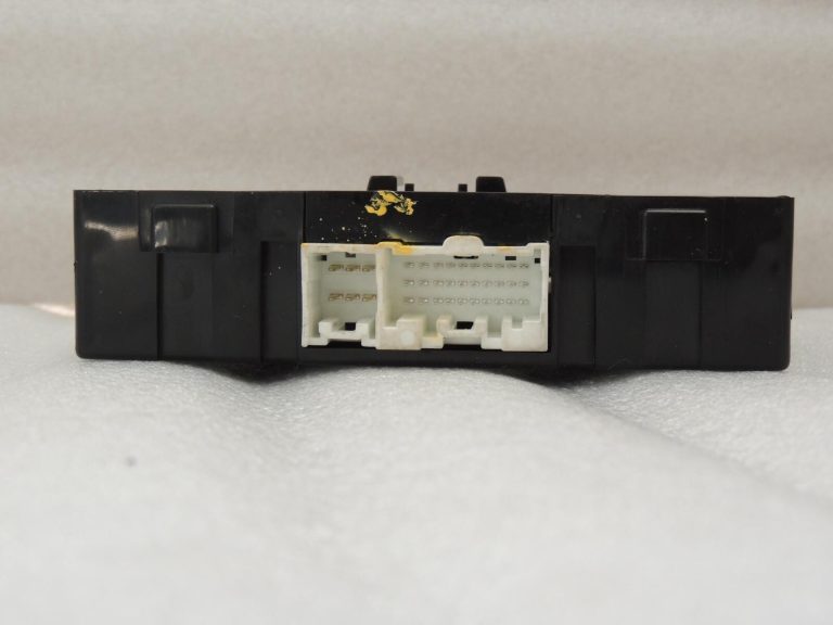 Mazda 5 2.0CDTi Vadības bloks BCM CE2967560A Vadības bloks BCM J