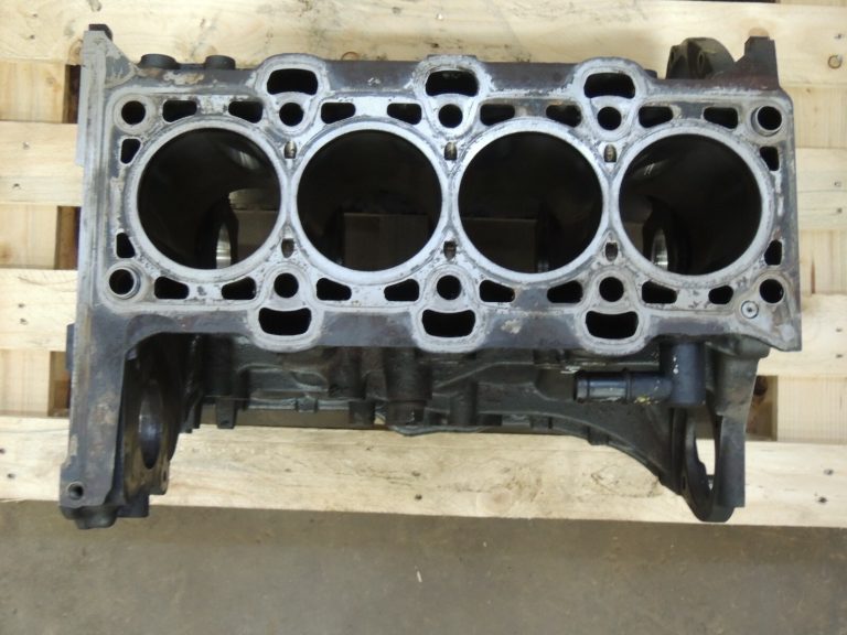 Hyundai IX35 2.0CRDi 4WD motora bloks D4HA motora bloks 211002F050