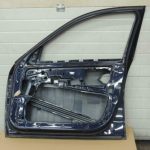 BMW E61 5. sērijas E60 priekšējo durvju labo durvju krāsa MONACOBLAU METALLIC A35